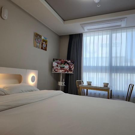 Daegu Star B&B Dsr Hotel Lily Guestroom Exterior foto
